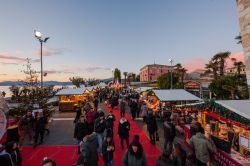 Bardolino, Lago di Garda, le bancarelle del Mercatino di Natale - © consorziovr2.it