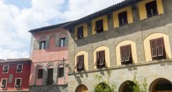 Barga, provincia di Lucca: edifici storici nel centro della cittadina toscana.



