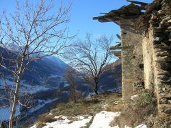Barmaz il villaggio fantasma della Valle d'Aosta vicino a Saint-Denis  - © Patafisik, CC BY-SA 3.0, Wikipedia