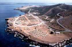 Una parte della base mlitare statunitense nella Baia di Guantánamo, Cuba. Il terreno fu concesso agli americani nel 1903 da un accordo firmato dal presidente Estrada.