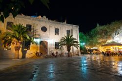 Basilica di San Tito a Heraklion, Creta - Fotografia notturna della basilica di San Tito, edificio in origine bizantino poi ricostruito dai veneziani nel 1500. Convertita in moschea dai turchi ...