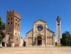 Basilica di San Zeno a Verona (Veneto) - Conosciuta anche come "Basilica di Verona" o "Basilica di San Zenone", questa struttura posta su tre distinti livelli avvenne nel ...