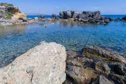 Un bel panorama sull'acqua cristallina dell'isola di Tabarca, Spagna. Circondata dal mar Mediterraneo, questa bella isola spagnola è una riserva marina al largo di Alicante.



 ...