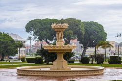 Una bella fontana nel centro cittadino di Cayenne, Guyana Francese - © Anton_Ivanov / Shutterstock.com