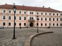 Una bella veduta del Palazzo del Comando Generale della Slavonia a Osijek, Croazia. Attualmente è utilizzato dal Rettorato della Josip Juraj Strossmayer University - © Adriana Iacob ...