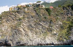 Una bella veduta del villaggio di Corniglia, frazione di Vernazza, La Spezia. Questa località ligure fa parte delle Cinque Terre.
