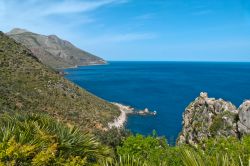 Una bella veduta panoramica della costa dell'Oasi dello Zingaro a  San Vito Lo Capo, Sicilia.
