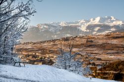 Le frequenti nevicate che illuminano di bianco il cielo e il paesaggio intorno a Sion, come si addice al tipico clima montano delle Alpi, creano panorami a dir poco suggestivi che piacciono ...