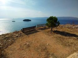 Il belvedere panoramico sull'isola di Hydra (Grecia).
