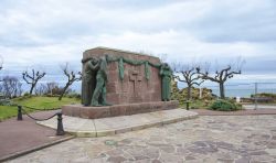 Biarritz, monumento in memoria dei soldati uccisi nelle due guerre mondiali (Francia).

