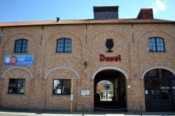 Veduta del birrificio Duvel a Breendonk, Fiandre, Belgio. Quest'industria venne fondata nel 1871 da Jan-Leonard Moortgat: la sua birra, chiamata inizialmente "Victory Ale" per ...