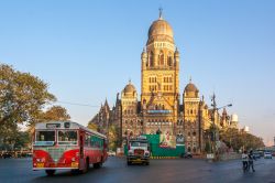 BMC Municipal Building nella città di Mumbai, India. La sua costruzione, iniziata nel dicembre 1884, si è conclusa 9 anni più tardi quando è entrato ufficialmente ...