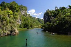 Boca de Yumurì: il Rìo Yumurì sfocia a sud della città di Baracoa, nella provincia cubana di Guantànamo.

