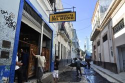 La Bodeguita del Medio è uno dei bar più famosi dell'Avana, reso celebre da uno dei suoi più noti frequentatori, lo scrittore Ernest Hemingway - © valeriiaarnaud ...