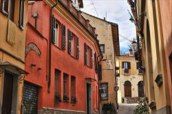 Il borgo antico all'interno della cittè di Rivoli torinese: siamo in Piemonte, e il comune con quasi 50.000 abitanti è una delle 8 città più importanti della ...