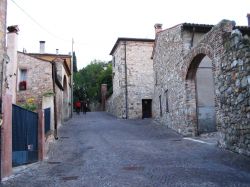Una via tipica del Borgo di Arqua Petrarca, sui ...