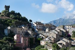 Panorama del borgo di Nonza, il villaggio costiero del nord della Corsica