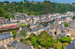Il borgo fluviale di Dinan si trova in Bretagna (Francia) nel dipartimento della Côtes-d'Armor. Il fiume che lo attraversa, il Rance, sfocia nel canale della Manica 35 km più ...
