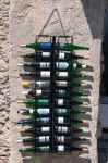 Bottiglie di vino in vendita in un negozio di Durnstein, Austria: è uno dei prodotti di produzione locale più acquistati dai turisti - © Karl Allen Lugmayer / Shutterstock.com ...