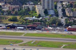 Questa prestigiosa festa dell'aria si svolge in un'eccezionale location nel cuore delle Alpi. Il Breitling Sion AirShow rappresenta il più grande raduno di aerei della Svizzera ...