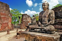 Buddha in un tempio della città storica città di Polonnaruwa, Sri Lanka.




