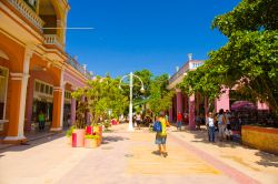 La via dello shopping del centro di Ciego de Avila (Cuba) è calle Independencia, detta El Boulevard - © Fotos593 / Shutterstock.com