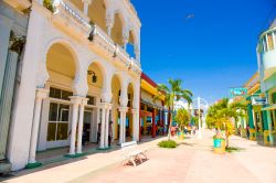 Calle Independencia, detta El Boulevard, è la strada del passeggio e dello shopping di Ciego de Avila (Cuba) - © Fotos593 / Shutterstock.com
