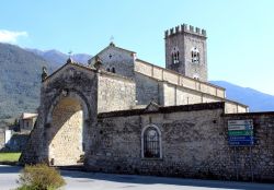 Camaiore, Toscana: la chiesa medievale di San Pietro, una delle tappe sulla via Francigena