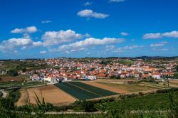 La campagna attorno a Torres Vedras, Portogallo. Questo Comune portoghese si trova nella regione dell'Estremadura, provincia amministrativa del paese costituita nel 1936 - © studio ...