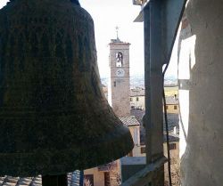 Campana e campanile del centro di piagge nelle Marche  - © Santox, GFDL, Wikipedia