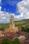 I tetti e il campanile di Trinidad, Cuba - Trinidad, città situata nella parte centrale di Cuba, è un vero gioiello di arte coloniale e anima latina: piena di divertimento, concerti ...