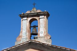 Campanile chiesa borgo di Marciana - © HABRDA / Shutterstock.com