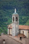 Il campanile della Chiesa di San Colombano a Parzanica, in Lombardia