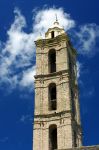 Il Campanile di una chiesa barocca a San Nicolao, borgo della Corsica orientale