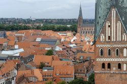 Il campanile dell'antica Sankt Johanniskirche, la chiesa più importante di Luneburg