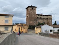 Campi Bisenzio, Toscana: Rocca Strozzi e il ponte sul fiume nel centro storico cittadino. Siamo in Toscana. - © lissa.77 / Shutterstock.com