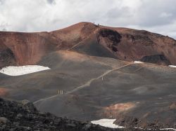 Campi di lava e sentieri escursionistici attorno al vulcano Eyjafjallajokull, Islanda.
