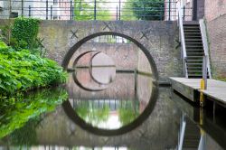 Il sistema di canali navigabili nel centro storico di Den Bosch, nella provincia del Brabante del Nord, in Olanda, è conosciuto con il nome di Binnendieze - foto © Rob van Esch  / ...