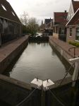 Un canale con passerelle all'interno del villaggio di de Rijp in Olanda Settentrionale - © Niek de Greef / Shutterstock.com