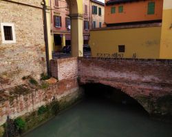 Il Canale delle Moline in VIa Grada a Bologna