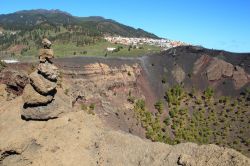 Canarie, La Palma: il vulcano San Antonio è uno dei più conosciuti e facili da avvicinare dell'isola. Nelle immediate vicinanze si trova il paese di Fuencaliente.
