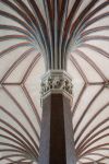 Capitello all'interno del Castello di Malbork: come si può facilmente dedurre, niente è lasciato al caso nei capitelli, nei soffitti e in generale negli ornamenti delle sale ...