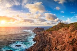 Capo Sandalo e il faro, uno dei luoghi dell'Isola di Pietro, la Fiction TV.