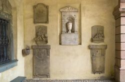 Un dettaglio della cappella dell'antico cimitero di Friburgo in Bresgovia, città della regione di Baden-Württemberg, nel sud-ovest della Germania - foto © PRILL ...