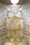 Il magnifico stucco rococo che riveste il soffitto della cappella di Our Lady of Mercy nel palazzo di Oeiras, Portogallo.  - © ribeiroantonio / Shutterstock.com