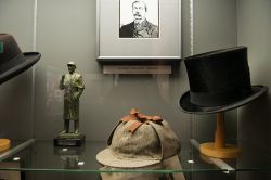 Cappelli al museo di Sherlock Holmes a Meiringen, Svizzera.

