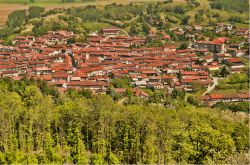 Caravino fotografata dal Castello di Masino, siamo in Piemonte - © MaPaSa / Shutterstock.com