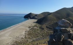 Carboneras, Spagna: la spiagga nei pressi di Cabo de Gata- Nijar. Siamo in Andalusia, Spagna