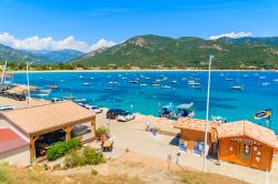 Cargese, Corsica: il molo del porto - © Pawel Kazmierczak / Shutterstock.com 