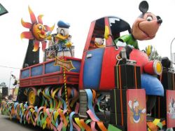 Un carro allegorico a Saviano durante il Carnevale Savianese